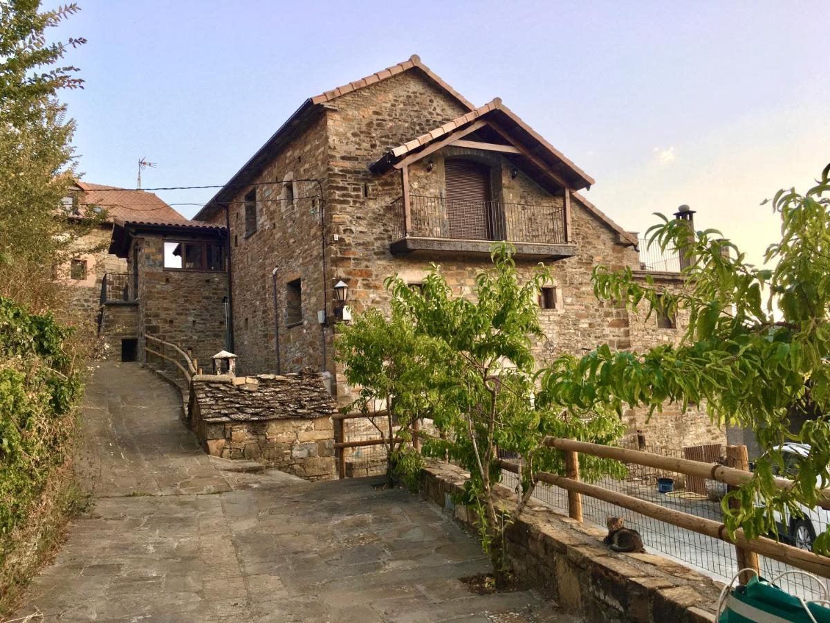 Apartamentos Bajo Pena Apartamentos Sanlorien El Pueyo de Araguás Exterior foto